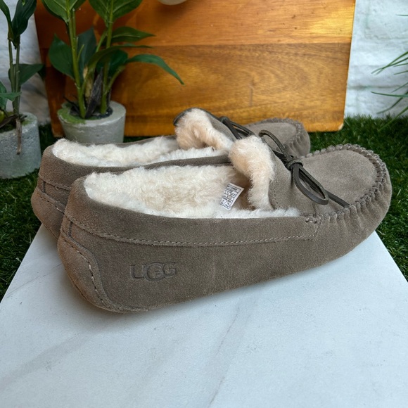 UGG Moccasins slippers color: dry leaf men’s Size 9 - Picture 4 of 10